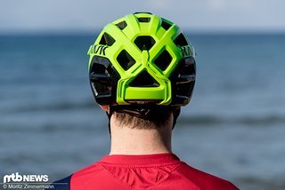 Der Helm sitzt im Nackenbereich recht tief Der Helm sitzt im Nackenbereich recht tief