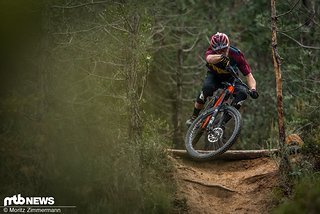 Während man auf engen Trails etwas das Feedback vermisst, wacht das Trek Slash 9.8 bei höheren Geschwindigkeiten sofort auf Während man auf engen Trails etwas das Feedback vermisst, wacht das Trek Slash 9.8 bei höheren Geschwindigkeiten sofort auf