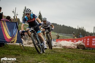 Dicht an dicht reihen sich die weltbesten XC-Fahrer ein
