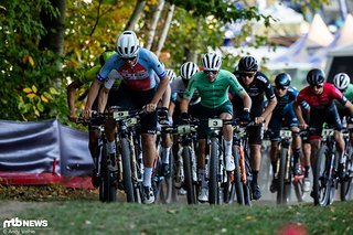 Der Südafrikaner Luke Moir (vorne) erwischte einen sehr guten Tag im Short Track von Mont-Sainte-Anne.
