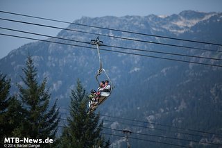 Lässige Sesselliftfahrt auf dem Weg zu den vielfältigen Strecken Whistlers