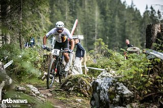 Manuel Fumic holte das historische Silber. Der Cannondale-Fahrer verlor recht früh den Anschluss an Nino Schurter und verwaltete anschließend den zweiten Rang sicher.