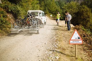 Am Roadgap mit passendem Schild