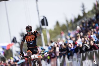 Jordan Sarrou freut sich über Platz fünf.