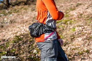 So sitzt das leichte Leatt DBX Core 2.0 Hip Pack auf der Hüfte