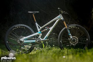 Eine Rückkehr als Silberpfeil: YT schickt mit dem komplett überarbeiteten Jeffsy eine neue Variante ihres Trailbikes ins Rennen Eine Rückkehr als Silberpfeil: YT schickt mit dem komplett überarbeiteten Jeffsy eine neue Variante ihres Trailbikes ins Rennen