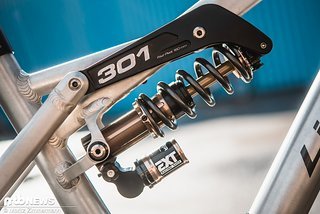 Dank dem neuen Pro Rocker finden ab sofort auch Stahlfeder-Dämpfer ausreichend Platz im Liteville 301.
