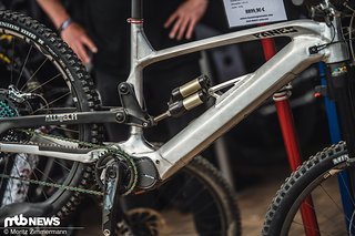 Auch bei Alutech gab es neben regulären Rädern E-Mountainbikes zu bestaunen.