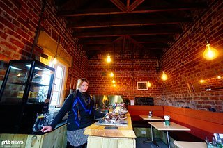 Neben Bikes gibts natürlich auch Kaffee und Kuchen