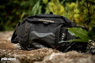 Für knapp 40 € bekommt man beim Sportriesen Decathlon ein Hipbag samt 1,5 l-Trinkblase. Für knapp 40 € bekommt man beim Sportriesen Decathlon ein Hipbag samt 1,5 l-Trinkblase.