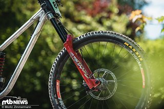 Austin San Sauci (schöner Name übrigens) setzt an der Front auf eine RockShox Boxxer …