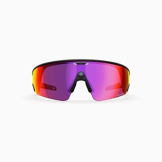 Die Oakley Meta Vanguard Sportbrille soll nicht nur die Augen schützen, sondern auch per KI-Einflüsterungen über Leistungsdaten in Echtzeit informieren.