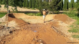 Fertig ist der Pumptrack Fertig ist der Pumptrack