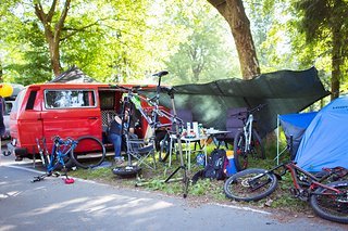 Das Fahrerlager war schon am Freitag Abend voll besetzt Das Fahrerlager war schon am Freitag Abend voll besetzt