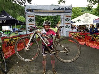 Marathon am Rursee, ein Grinsen statt tausend Worte. Marathon am Rursee, ein Grinsen statt tausend Worte.