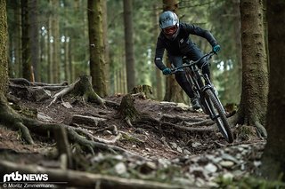 In ruppigem Gelände gibt das Trek Slash stets etwas Feedback an den Fahrer weiter, ohne sich dabei harsch anzufühlen In ruppigem Gelände gibt das Trek Slash stets etwas Feedback an den Fahrer weiter, ohne sich dabei harsch anzufühlen