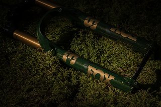 Die Racing Green Edition der Fox 38 ist auf 1.000 Stück limitiert und kommt mit 170 mm Federweg, Grip X2 Dämpfer und ausschließlich mit 29 Chassis.