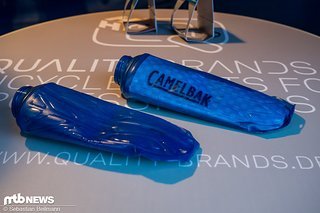 Die beiden Versionen der Camelbak Quick Stow Trinkflasche