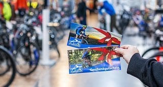 Gleich vier glückliche Gewinner können sich Anfang nächster Woche über einen 100 € Gutschein von HIBIKE freuen