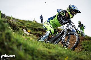 Dasselbe gilt für Reece Wilson, der in Leogang mit einem mysteriös abgedeckten Rad unterwegs war.