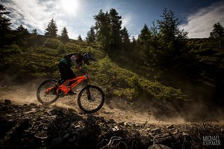 Viele Engländer, Schotten und Iren haben den weiten Weg in die Westalpen auf sich genommen - entsprechend sieht man viel Bikes von der „Insel“. Hier ein ausgesprochen hübsches (und schnelles) Exemplar.