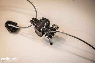 Wer Actioncams nutzt, kennt das hier gelöste Problem: Die Fidlock Pinclip action cam mount erlaubt das Abnehmen einer Gopro im Nu.