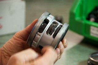 Planetengetriebe und Nadellager - daraus bestehen die einzelnen Getriebestufen Planetengetriebe und Nadellager - daraus bestehen die einzelnen Getriebestufen