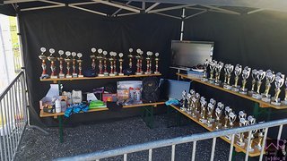 Pokale sowie Sachpreise für die Schnellsten im Downhill-Wettbewerb Pokale sowie Sachpreise für die Schnellsten im Downhill-Wettbewerb