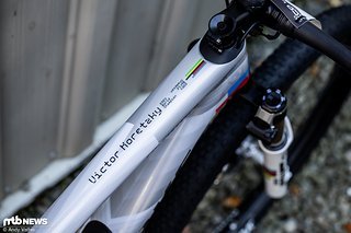 Anscheinend verleiht das Rad dem Weltmeister zusätzliche Flügel