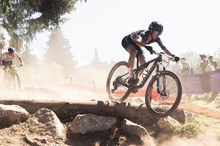 Von Cross Country bis Downhill erwarten euch in der dritten Stalle 5 Episoden rund um den World Cup 2024. Von Cross Country bis Downhill erwarten euch in der dritten Stalle 5 Episoden rund um den World Cup 2024.