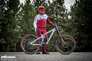 Auch Gaetan Vige ist auf dem neuen Scott Gambler-Prototyp auf der Strecke