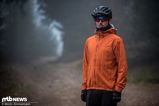 Die Nukeproof Nirvana-Jacke bringt nur 228 g auf die Waage und ist in fünf Größen von S bis XXL erhältlich
