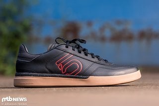 Bikeschuh oder Sneaker? Der Adidas Five Ten Sleuth DLX ist irgendwie beides