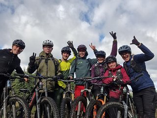 Ein super Trailtag in Glentress mit unserer schweiz-kanadisch-schottischen Reisegruppe, um uns auf die Trails einzugrooven.