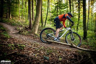 Bei Vollgas im Downhill macht das Rad richtig Spaß