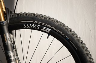 Die Trail-Variante der Scorpion-Reifen soll als Alleskönner glänzen Die Trail-Variante der Scorpion-Reifen soll als Alleskönner glänzen
