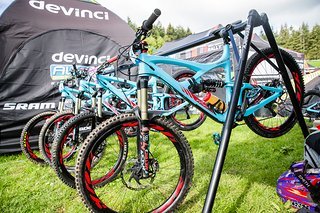Die Teambikes warten auf ihren Einsatz