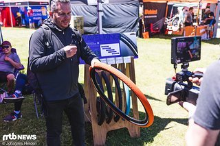 Thomas referiert über bunte Reifen von Panaracer.