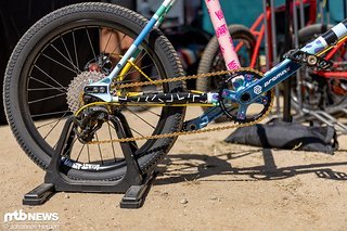 Hier gibt's ein BMX Bike mit vollwertiger Kettenschaltung und Variostütze.