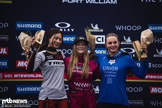 Das erste Juniorinnen-Podium des Jahres: Heather Wilson (Mitte) gewinnt vor Sacha Earnest (links) und Ellie Hulsebosch (rechts).