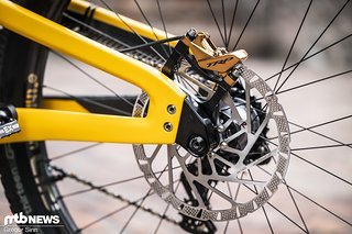 Auch Aaron Gwin setzt wie gewohnt auf eine TRP-Bremsanlage.