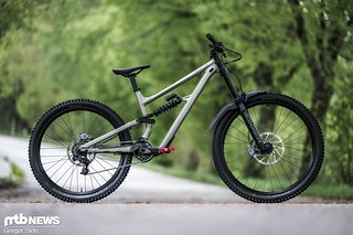 Das Specialized Status 2 170 DH sicher sich völlig zurecht den Testsieg in unserem Freeride-Vergleichstest. Das Specialized Status 2 170 DH sicher sich völlig zurecht den Testsieg in unserem Freeride-Vergleichstest.