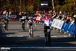 In der letzten Runde setzte sich schließlich Böhm an die Spitze und sprintete zum fünften Short Track-Sieg in dieser Saison.