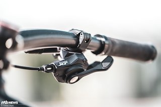 Der neue Shimano XT-Schalthebel ist endlich so gut, wie er sein muss: Knackige Schaltvorgänge mit klarer haptischer und akustischer Rückmeldung machen Freude Der neue Shimano XT-Schalthebel ist endlich so gut, wie er sein muss: Knackige Schaltvorgänge mit klarer haptischer und akustischer Rückmeldung machen Freude