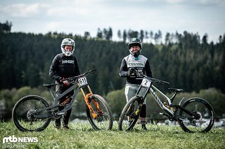 Der rasende Holländer Tristan Botteram (links) ist mit Papa Paul vor Ort