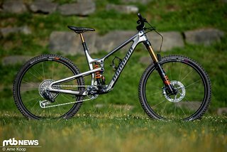 Das Propain Spindrift ist ein super Alleskönner für alle, die es gerne bergab knallen lassen.