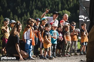 Bereits beim Track Walk waren schon zahlreiche Fans am Streckenrand