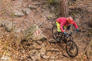 Der Giro Feature MIPS musste sich während dem harten Trailbiketest rund um Latsch beweisen. Der Giro Feature MIPS musste sich während dem harten Trailbiketest rund um Latsch beweisen.