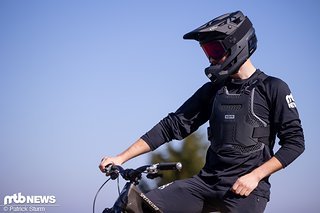 In Größe M/L passt der Sweet Protection Strayer gut auf meinen Kopf mit einem Umfang von 57 cm. In Größe M/L passt der Sweet Protection Strayer gut auf meinen Kopf mit einem Umfang von 57 cm.