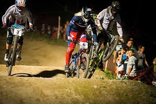 Benedikt Last überholt auf der zweiten geraden Andre und Beaumont